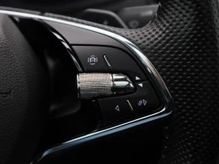 Skoda Karoq 1.5 TSi 150 Pk Automaat Sportline Business | Trekhaak | Stoel/Stuurverwarming | Panorama dak | Matrix LED | Camera | CarPlay | Parkeersensoren | 18 Inch | 50.137 Km !! / 27