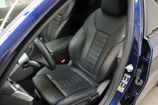 BMW 3 Serie Touring 330e High Executive M Sport Pakket Automaat  / Live Cockpit Professional / SOH 93 % / Driving Assistant / Panoramadak / Trekhaak / Leder / Harman Kardon / Innovation Pack / Parking Assistant / Travel Pack / Curved Display / 19 Inch / Shadow Line / 18