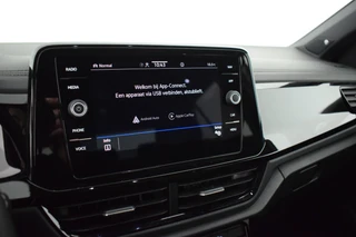 Volkswagen T-Roc 1.5 TSI 150pk DSG R-Line Business+ Black Style Trekhaak Camera IQ.Light Panoramadak Virtual Cockpit Navigatie / 28