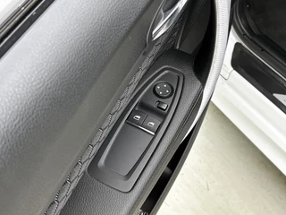 BMW 1-serie M140i xDrive | Stoelverwarming | Cruise Control | Navigatie / 29
