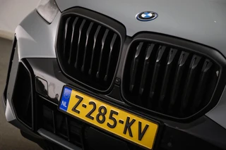BMW X5 xDrive50e M-Sport | PANORAMADAK | HEAD UP | HOUTAFWERKING | ACHTERBANKVERWARMING | TREKHAAK | 360 CAMERA | 21" / 24