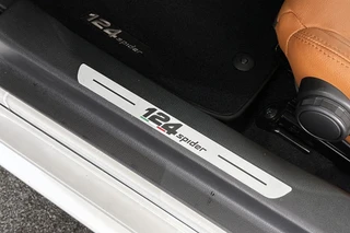 Fiat 124 Spider 1.4 MultiAir Turbo Lusso BOSE Keyless Stoelverwarming Achteruitrijcamera / 24