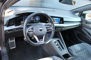 Volkswagen Golf 1.5 ETSI R-LINE BNS Automaat Panorama dak / Camera / 16