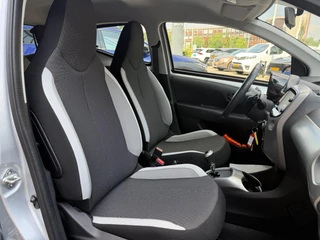 Toyota Aygo 1.0 VVT-i x-play NL-AUTO EL-RAMEN CAMERA NAVI BLUETOOTH AIRCO AUTOMAAT / 6