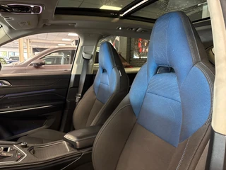 Lynk & Co 01 1.5 / Pano / Navigatie / Camera / Infinity / memory / Elek. klep / Apple carplay / 12