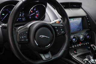 Jaguar F-TYPE 3.0 V6 Coupé | PANORAMADAK | CLIMA | STUURVERWARMING | CAMERA | 19" / 32