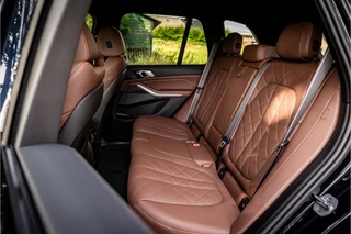 BMW X5 xDrive50e M Sport Pro 22" Carbon Harman Kardon Iconic Glow Head Up / 25