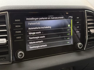 Škoda Karoq 1.5 TSI ACT Business Edition Plus Panoramadak | Camera | Adaptive cruise | Stoelverwarming | Full LED | NL auto | Dealer onderhouden / 32