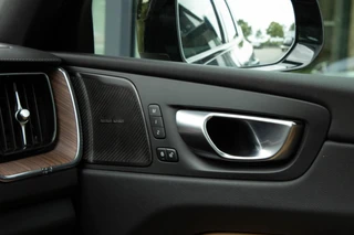 Volvo XC60 2.0 T6 PHEV Long range AWD Ultimate Dark|Luchtvering|Massage|Stoel+stuurverwarming|stoelverkoeling|HUD|Pano|Pilot assist| / 24
