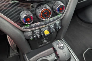 MINI Countryman 1.5 Cooper SE ALL4 PHEV Chili JCW Panorama Head-Up / 32