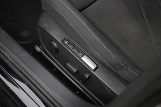 Volkswagen Golf 1.5 TSI Style | MEMORY | PANODAK | HEAD-UP | CAMERA | NAVI | CRUISE | / 17