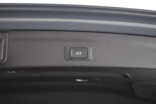 Audi Q3 35 TFSI 150pk S-Tronic Advanced LED Koplampen Stoelverwarming Trekhaak ACC Parkeersensoren / 19