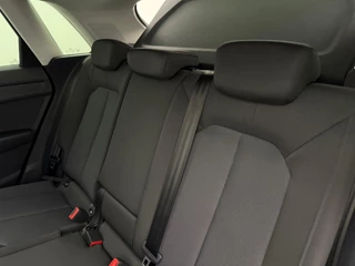 Audi Q3 35 TFSI Advanced Automaat | Parkeersensoren | Adaptive Cruise Control | Stoelverwarming | Apple CarPlay / 12