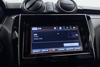 Suzuki Swift 1.2 Style Smart Hybrid 83pk | Navigatie | Camera | Climate Control | Stoelverwarming | Cruise Control Adaptief | Lichtmetalen Velgen | Weinig Kilometers / 24