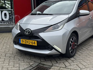 Toyota Aygo X-PLAY 5-DEURS CAMERA AIRCO LED-DAGRIJVERL. LM-VELGEN LAGE-KM-STAND / 14