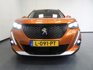 Peugeot 2008 1.2 PureTech 130PK Allure Pack NAVI/CAMERA/CLIMA/LED/17"LMV! / 39