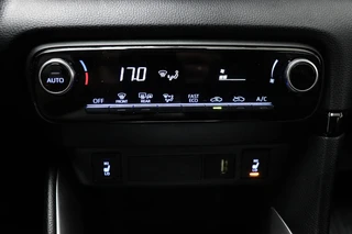 Toyota Yaris 1.5 Hybrid Dynamic | STOELVERWARMING  LED | CIMA | DAB  | APPLE | CAMERA / 37