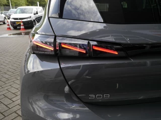 Peugeot 308 1.2 Hybrid 136 e-DCS6 GT | Demo | Automaat | Keyless entry & start | Led verlichting | 18 inch Lichtmetalen velgen | Navigatie | Adaptive cruise control | Rondom camera | Regensensor / 39