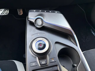Kia EV6 GT-Line Business Edition 84 kWh | Rijdende Demo ! | Draadloos Apple Carplay / Android Auto | Navigatiesysteem | Elektrisch Verstelbare voorstoelen | Licht + Regensensor | Stoelverwarming+ Stoelkoeling  | Stuurverwarming | Elektrisch Bedienbare Achterklep | 19"Lichtmetalen Velgen | Lederen Bekleding. / 23