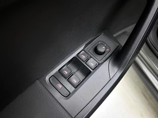 SEAT Arona 1.0 TSI AUTOM Style Connect / 30