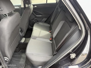 Volkswagen T-Roc 1.5 TSI DSG Active CLIMA*CARPLAY*PDC*STOELVERW / 25