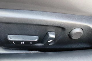 Lexus RC 300h F SPORT Line NL-AUTO CRUISE TRIPLE-LED STOELVENT BLIND-SPOT 19" LM-VELGEN / 20
