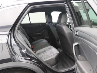 Volkswagen T-Roc 1.5 TSi R-Line Business 150 Pk Automaat | Trekhaak | Carplay | Virtual Cockpit | Adaptive Cruise | Keyless | Elektrische Achterklep | 18 Inch / 39