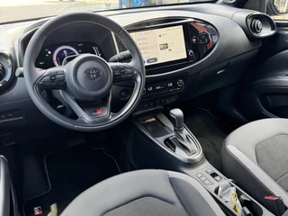 Toyota Aygo X HYBRID 115 GR-SPORT APPLE/ANDROID SPORTSTOELEN JBL-AUDIO KEYLESS P-SENSOREN CLIMA CAMERA / 4