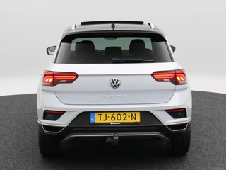 Volkswagen T-Roc 1.5 TSi Sport 150 Pk | Trekhaak | Adaptive Cruise | Camera | CarPlay | Panorama dak | 17 Inch | 159.197 Km !! / 7