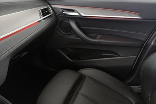 BMW X2 xDrive20i High Executive M Sport X Achteruitrijcamera Head-Up Leder Adaptief Onderstel / 37