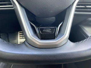 Volkswagen Golf 1.5 eTSI R-Line AUT  | dealer onderh. | panoramadak | stoel-/stuurverw. | keyless | trekhaak | carplay / 28