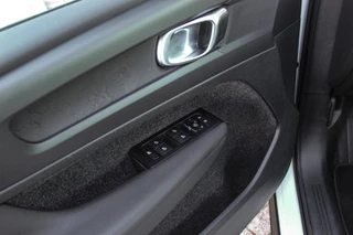 Volvo XC40 1.5 T2 Momentum Core | 1e eigenaar | NL auto | Navigatie | Cruise control | Bluetooth | LED | Parkeersensoren | Bluetooth | Botsherkenning | Rijstrooksensor / 32