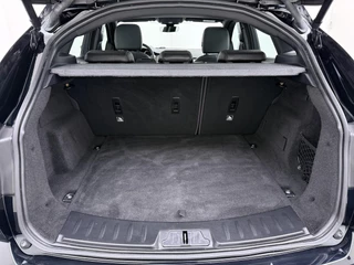 Jaguar E-PACE 2.0 P200 AWD R-Dynamic / 13