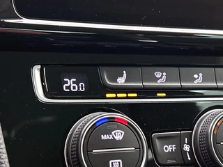 Volkswagen Golf 1.5 TSI Highline Business | Automaat | Adaptive Cruise | CarPlay | Stoelverwarming | Camera / 24