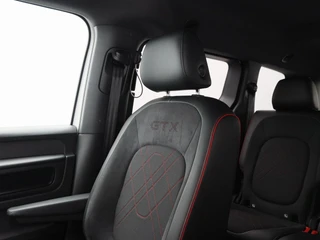 Volkswagen ID. Buzz GTX 4MOTION 79 kWh & 340 Pk | Trekhaak | Carplay | Cruise | Schuifdeuren L+R | Elektrische Stoelen | 20 Inch | Full LED  | 17.801 Km!! / 34