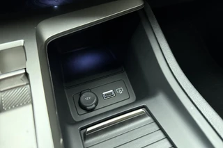 Peugeot 308 1.6 Plug-in Hybrid 180pk Automaat Allure Avantage | Navigatie | Apple Carplay/Android Auto | Achteruitrijcamera | Adapt. Cruise control | Climate control | Keyless entry | Stoel- en stuurverwarming / 30