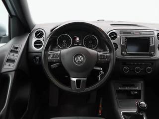 Volkswagen Tiguan 1.4 TSi R-Line Edition 125 Pk | Panoramadak | Trekhaak | Camera | Cruise Control | Climatronic | Navigatie | 18 Inch / 34