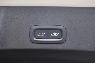 Volvo XC40 T5 Recharge Plus Dark | Stoelverwarming | Trekhaak | Parkeercamera | Leder | H/K | Pilot Assist | BLIS | Keyless / 24