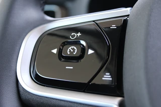 Volvo XC60 2.0 T8 Ultra Bright  | Facelift | Luchtvering | Massage | H/K | Head-Up / 10