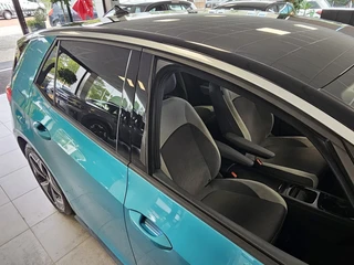 Volkswagen ID.3 First Plus 58 kWh Geen import | Trekhaak | Camera | SOH 92% / 11