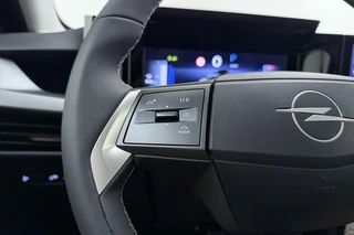 Opel Frontera 1.2 Turbo 145pk Hybrid Automaat GS 7 persoons | 8 Jaar speciale garantie | Navigatie | Stoel- en stuurverwarming | Verwarmbaar voorraam | Dakrails | Achteruitrijcamera | Climate control | 17" Lichtmetalen velgen / 22