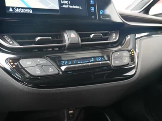 Toyota C-HR 1.8 Hybrid Executive JBL Audio| Leder| ACC| Dealer onderhouden / 19