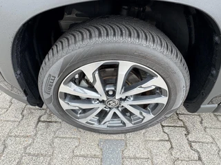 Toyota Corolla Cross 2.0 HYBRID 184PK FIRST-EDITION BLIND-SPOT EL-ACHTERKLEP LM-VELGEN KEYLESS PARK-SENSOREN STOELVERW DRAADLOOS-LADEN AD-CRUISE BLUETOOTH / 12