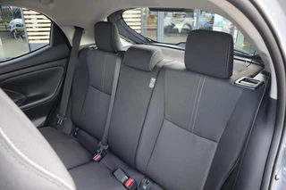 Toyota Yaris 1.5 Hybrid 115 DYNAMIC NIEUW DIRECT LEVERBAAR! STOEL/STUURVERW PARK-SENSOREN BLIND SPOT NAVI 17'' LM-VELGEN CAMERA APPLE/ANDROID / 16