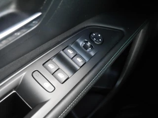 Peugeot 3008 1.2T 130pk Allure Pack Business | Navigatie | Climate & Cruise Control | Camera | AppleCarplay/Android Auto / 14