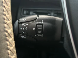 Peugeot 3008 1.2 PureTech Allure / 16