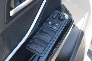 Toyota C-HR 1.8 HYBRID GR-SPORT 19"LM-VELGEN 1e EIGENAAR NL-AUTO STOELVERW. LED JBL-AUDIO P-SENSOREN APPLE/ANDROID 19"LMV / 24