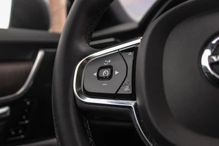 Volvo V90 2.0 B4 Business Pro Inscription| BTW auto | 1e eigenaar | NL auto | 20 inch | Panoramadak | Harman Kardon | BLIS | Stuurverwarming | Stoelverwarming | Head-up | Trekhaak | Cruise control / 20
