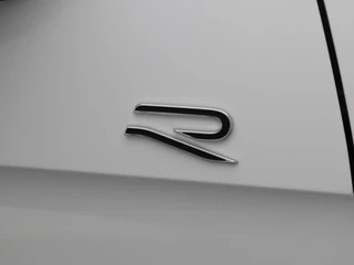 Volkswagen Passat Variant 1.5 eHybrid 272 Pk R-Line | Black Style | Stoel/Stuurverwarming | Panoramadak | 360 Camera | Head Up | Memory | Trekhaak | 19 Inch | 155 Km !! / 14