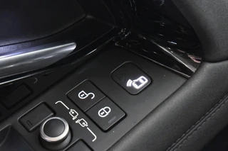 Land Rover Range Rover Evoque 1.5 P300e AWD SE Leder Memory Stuur-Stoelverwarming Camera / 27